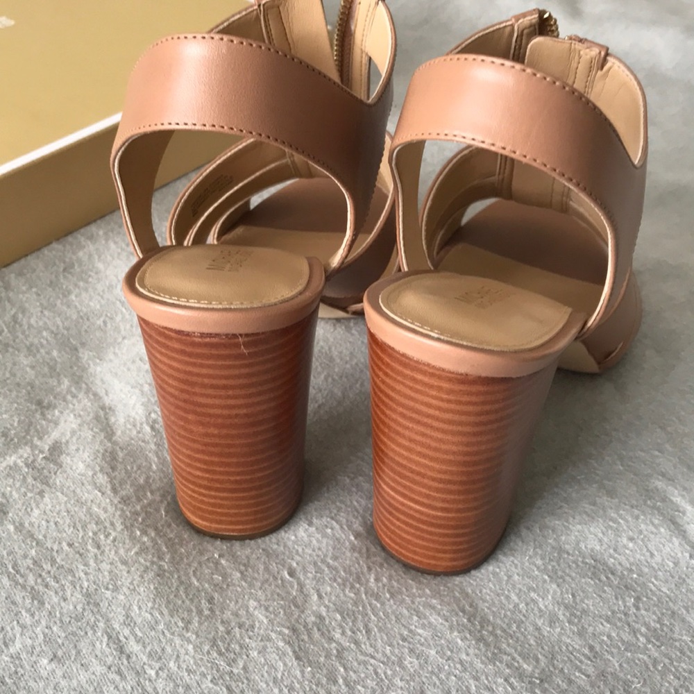Brand new MK heels - Picture 4 of 5